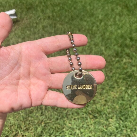 Steve Madden Gold Round Metal Logo Bag Charm Fob Tag Keychain Charm - Picture 1 of 4